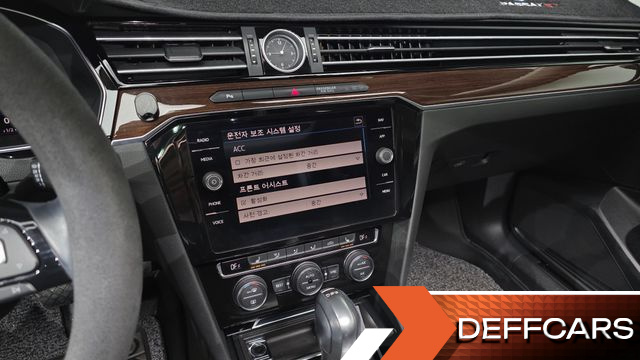 Volkswagen PASSAT 2.0 TDI Premium купить на сайте DeffCars