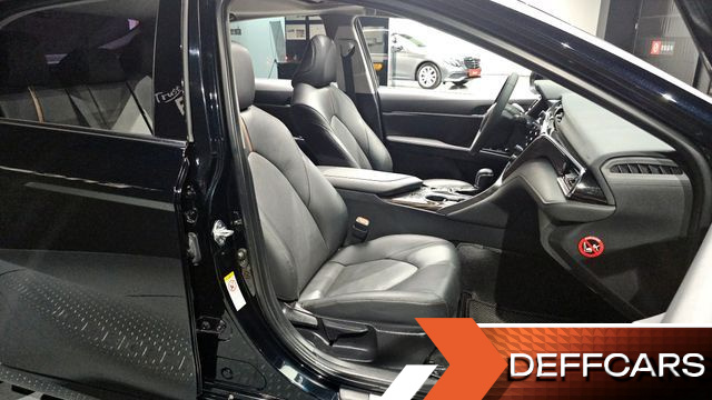 Toyota CAMRY 2.5 XLE Hybrid купить на сайте DeffCars