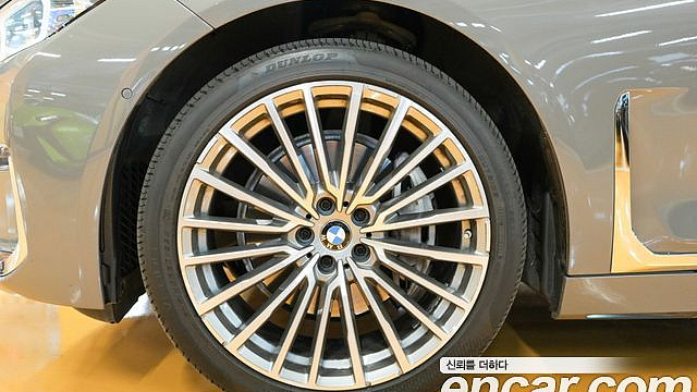 BMW 7-SERIES 740Li xDrive Design Pure Excellence купить на сайте DeffCars