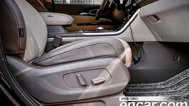Kia CARNIVAL Gasoline 9-Seater Hi-Limousine Signature купить на сайте DeffCars