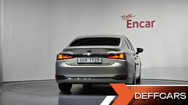 Lexus ES Luxury Plus купить на сайте DeffCars
