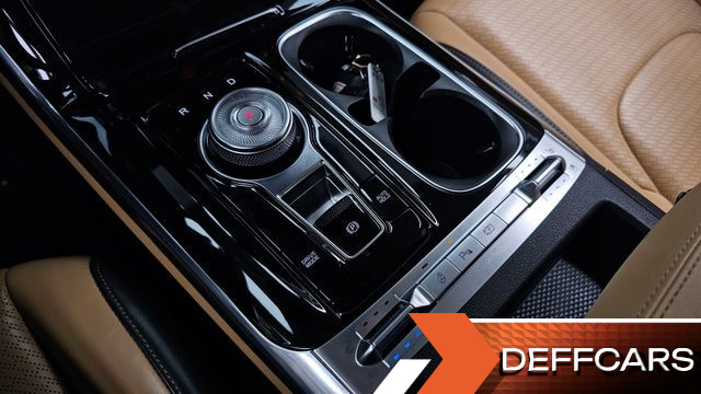 Kia CARNIVAL Gasoline 7-Seater Signature купить на сайте DeffCars