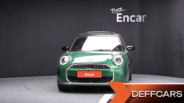 Mini COOPER 5 Door Favoured купить на сайте DeffCars
