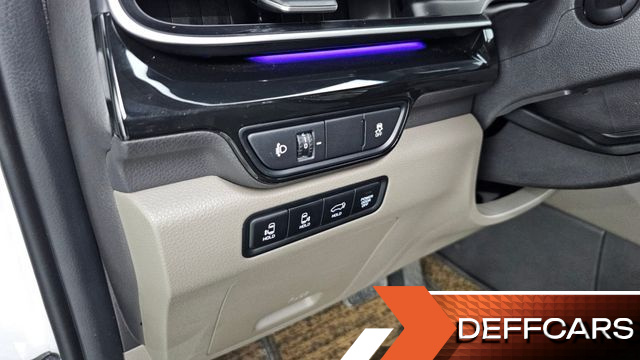 Kia CARNIVAL 9-Seater Signature купить на сайте DeffCars