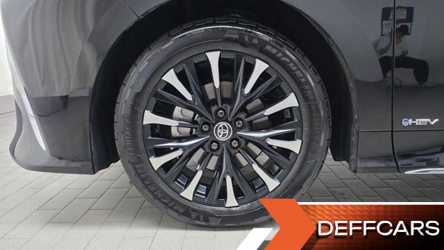 Toyota ALPHARD 2.5 HEV Executive AWD купить на сайте DeffCars