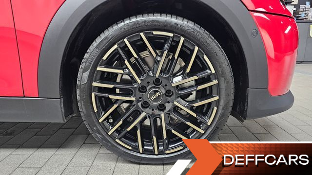 Mini COOPER 5 Door Favoured купить на сайте DeffCars