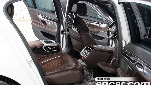 BMW 7-SERIES 740Li xDrive M Sport Package купить на сайте DeffCars
