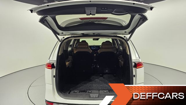 Kia CARNIVAL Gasoline 7-Seater Signature купить на сайте DeffCars