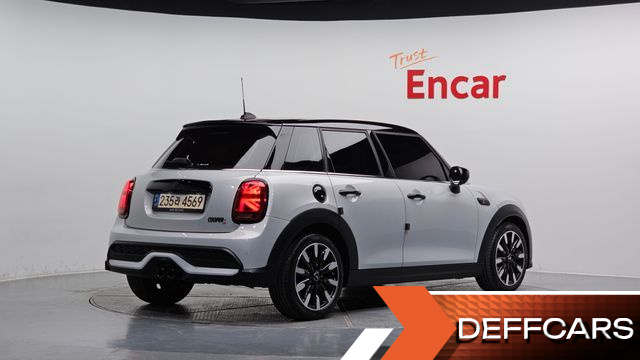 Mini COOPER 5Door Classic Launch Pack Third Generation купить на сайте DeffCars