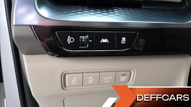 Kia CARNIVAL 9-Seater Hi-Limousine Signature купить на сайте DeffCars