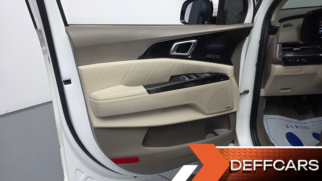 Kia CARNIVAL Gasoline 7-Seater Hi-Limousine Signature купить на сайте DeffCars
