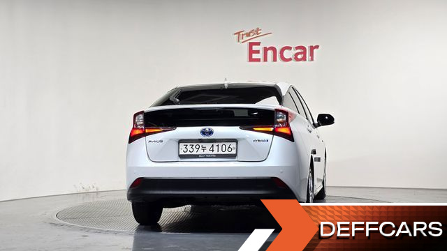 Toyota PRIUS 1.8 купить на сайте DeffCars