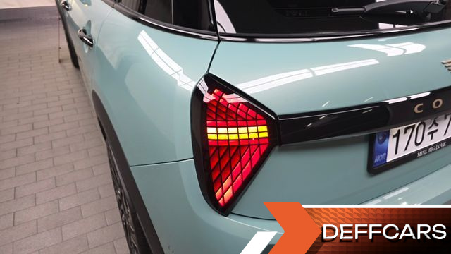 Mini COOPER 5 Door Favoured купить на сайте DeffCars