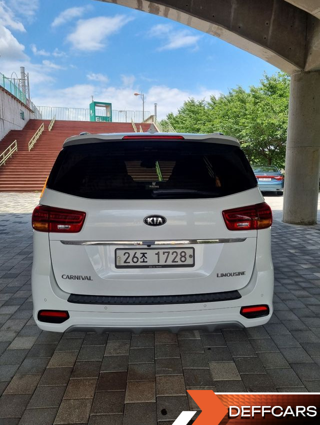 Kia CARNIVAL 7-Seater Limousine VIP купить на сайте DeffCars