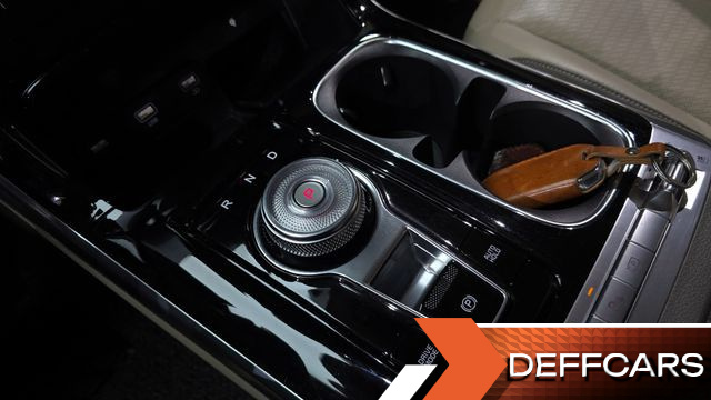 Kia CARNIVAL Gasoline 7-Seater Signature купить на сайте DeffCars