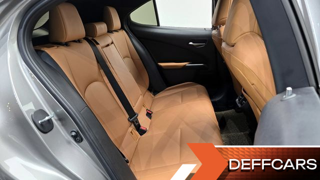 Lexus UX 2.0 2WD купить на сайте DeffCars
