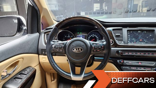 Kia CARNIVAL 7-Seater Limousine VIP купить на сайте DeffCars