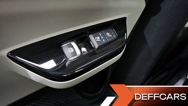 Kia CARNIVAL Gasoline 9-Seater Signature купить на сайте DeffCars