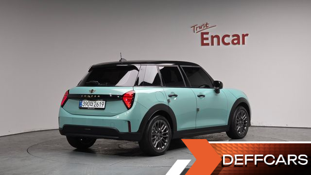 Mini COOPER 5Door Essential купить на сайте DeffCars
