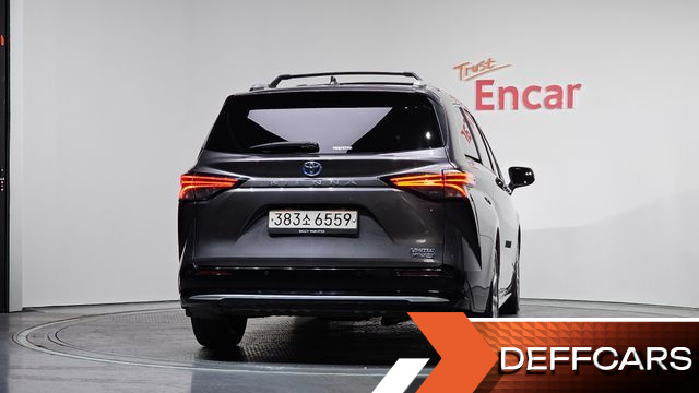 Toyota SIENNA 2.5 Hybrid 2WD купить на сайте DeffCars