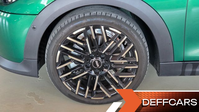Mini COOPER 5 Door Favoured купить на сайте DeffCars