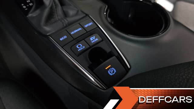 Toyota CAMRY 2.5 LE Hybrid купить на сайте DeffCars