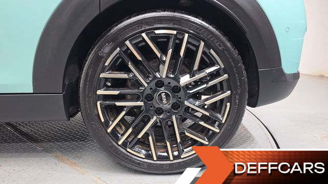 Mini COOPER 5 Door Favoured купить на сайте DeffCars