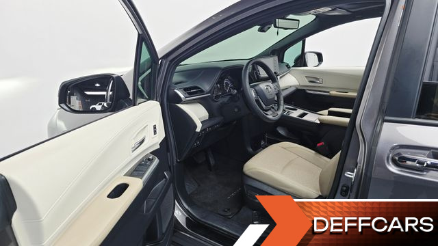 Toyota SIENNA 2.5 Hybrid AWD купить на сайте DeffCars