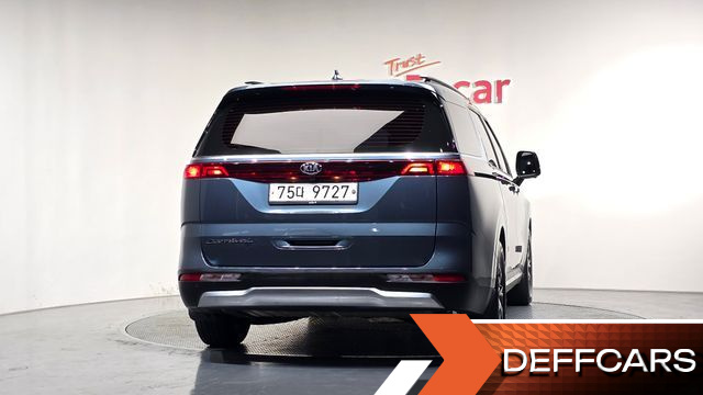 Kia CARNIVAL Diesel 11-Seater Signature купить на сайте DeffCars