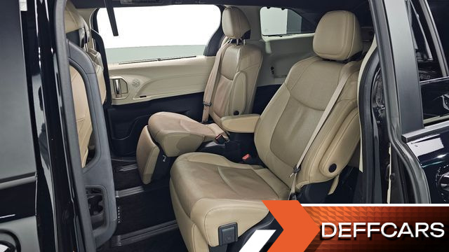 Toyota SIENNA 2.5 Hybrid 2WD купить на сайте DeffCars