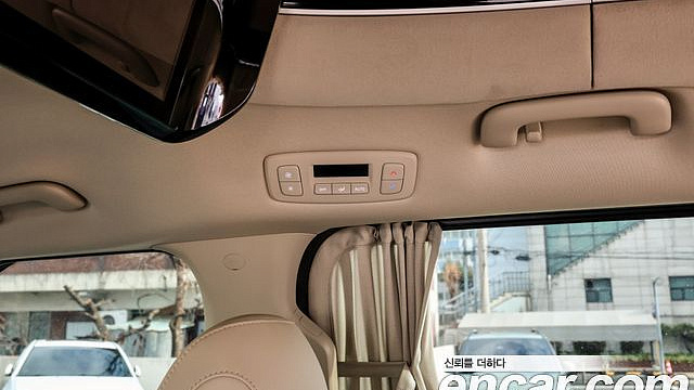 Kia CARNIVAL Gasoline 9-Seater Hi-Limousine Signature купить на сайте DeffCars