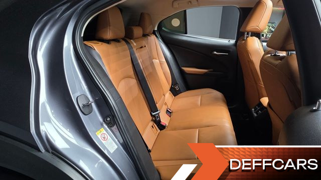 Lexus UX 2.0 2WD купить на сайте DeffCars