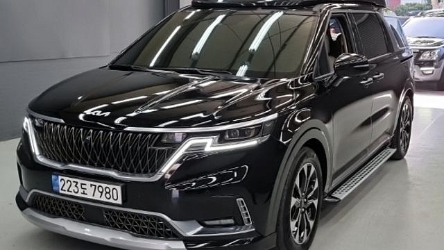 Kia CARNIVAL 7-Seater Hi-Limousine Signature купить на сайте DeffCars