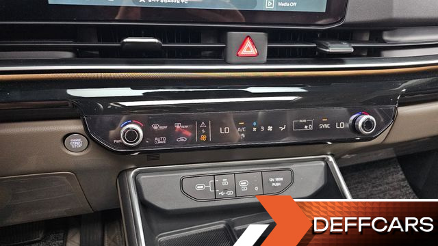 Kia CARNIVAL 7-Seater Gravity купить на сайте DeffCars
