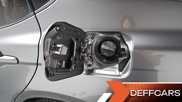 Toyota CAMRY 2.5 XLE Hybrid купить на сайте DeffCars