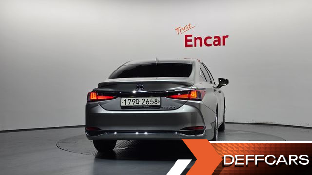 Lexus ES Luxury Plus купить на сайте DeffCars