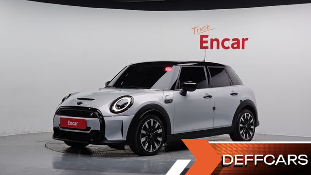 Mini COOPER 5Door Classic Launch Pack Third Generation купить на сайте DeffCars