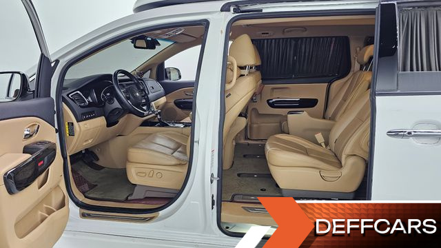 Kia CARNIVAL 9-Seater Hi-Limousine Noblesse Special купить на сайте DeffCars