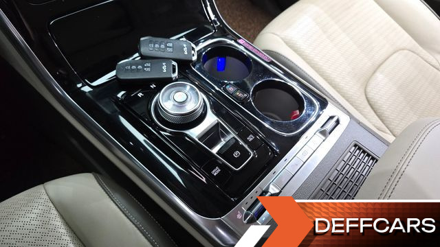 Kia CARNIVAL 9-Seater Hi-Limousine Signature купить на сайте DeffCars