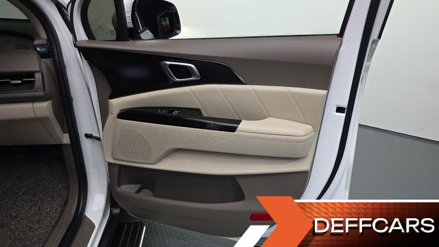 Kia CARNIVAL Gasoline 7-Seater Signature купить на сайте DeffCars