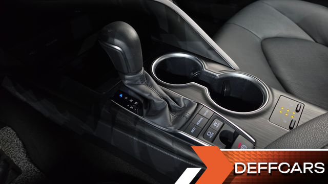Toyota CAMRY 2.5 XLE Hybrid купить на сайте DeffCars