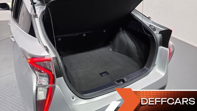 Toyota PRIUS 1.8 E купить на сайте DeffCars