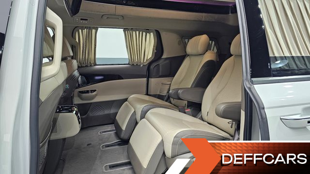 Kia CARNIVAL 7-Seater Hi-Limousine Signature купить на сайте DeffCars