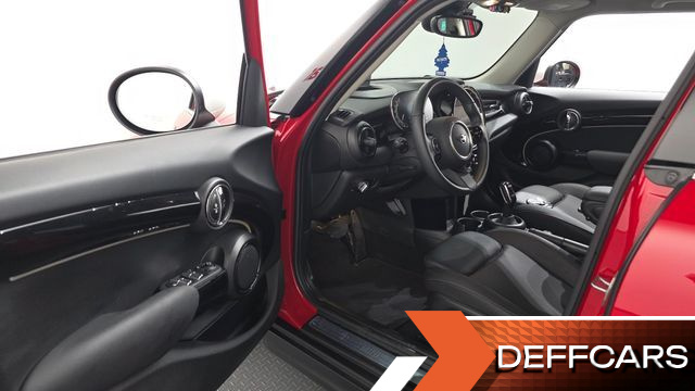 Mini COOPER 5Door Classic Launch Pack Third Generation купить на сайте DeffCars