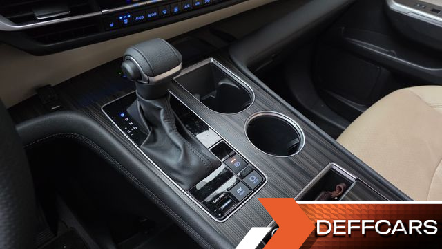 Toyota SIENNA 2.5 Hybrid AWD купить на сайте DeffCars