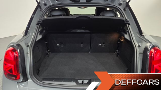 Mini COOPER 5Door Classic Launch Pack Third Generation купить на сайте DeffCars