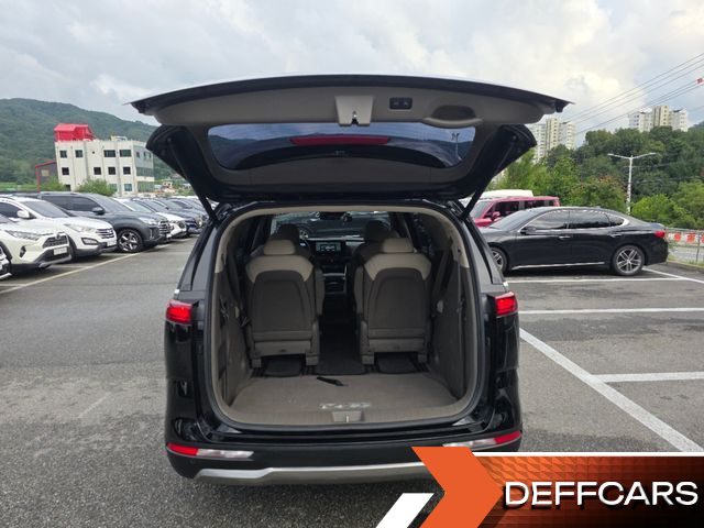 Kia CARNIVAL Diesel 9-Seater Signature купить на сайте DeffCars