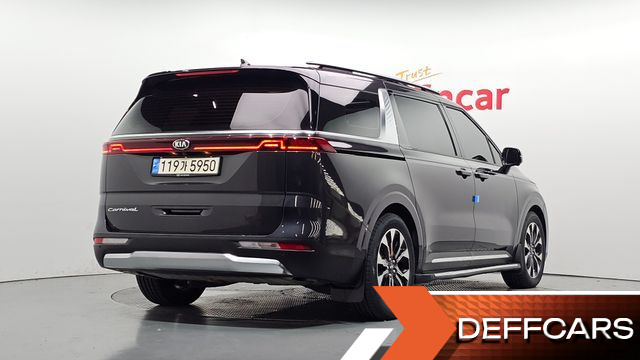 Kia CARNIVAL Gasoline 9-Seater Signature купить на сайте DeffCars