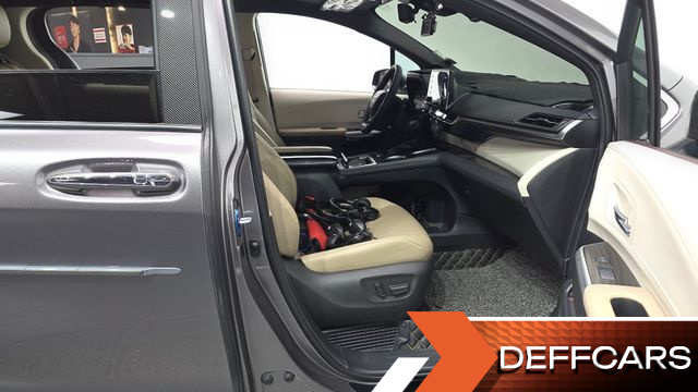 Toyota SIENNA 2.5 Hybrid 2WD купить на сайте DeffCars