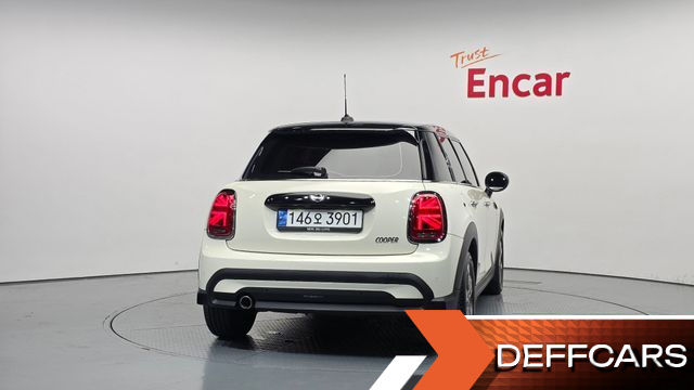 Mini COOPER 5Door Classic Launch Pack Third Generation купить на сайте DeffCars